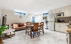 Modern Retreat Near Vancouver'S Attractions